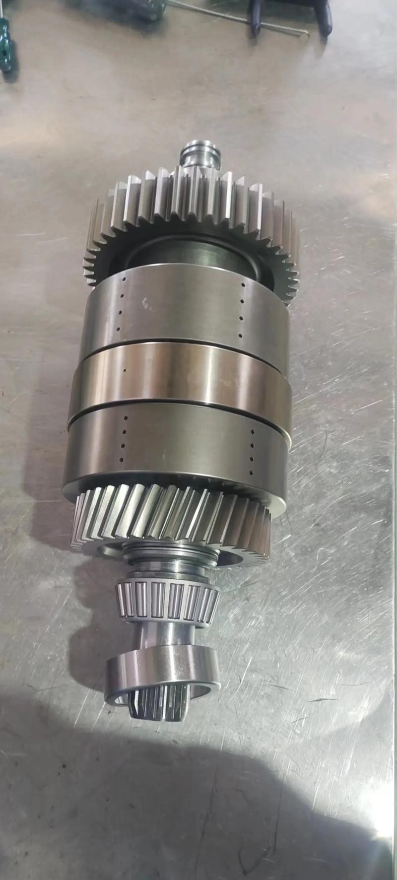 工程機(jī)械中的核心組件 原車變速箱總成及其維護(hù)要點(diǎn)