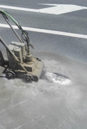 海南海口與三亞 高壓水除線(xiàn)機(jī)助力道路標(biāo)志線(xiàn)專(zhuān)業(yè)保潔